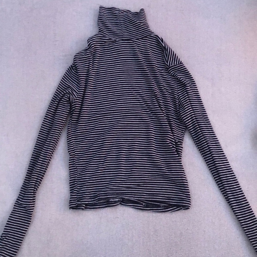 Crop top long sleeve shirt with turtle neck